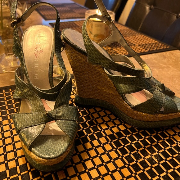 Beautiful Paris Hilton platform shoes color sage green alligator skin - Picture 7 of 8